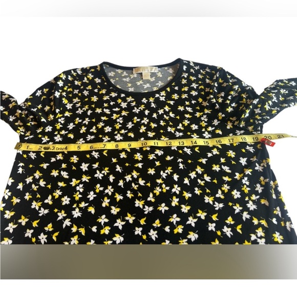 Michael Kors black shirt with floral design size M - Picture 5 of 5